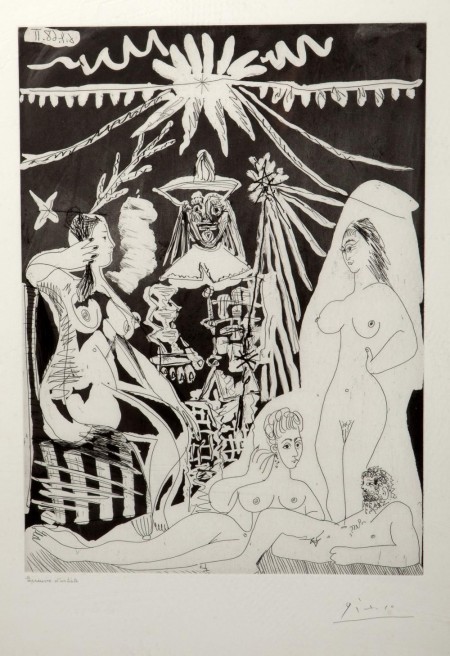 HOMME ALLONGE AVEC DEUX FEMMES